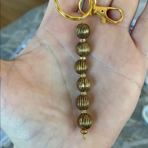 Gold beaded handmade keychain - Picture 2 of 10